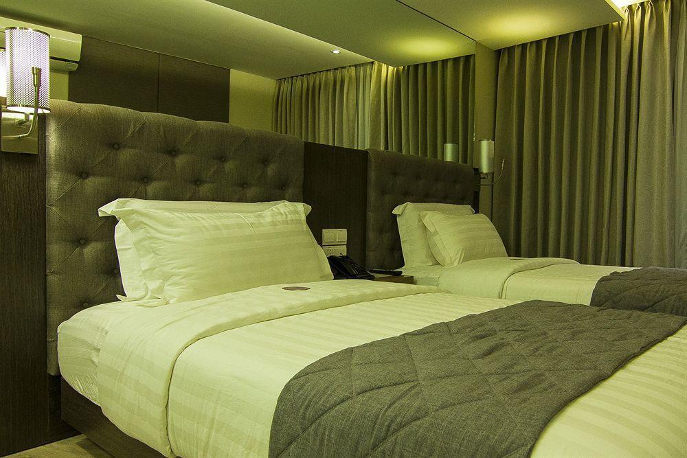 Hotel Xyz Tacloban Bagian luar foto